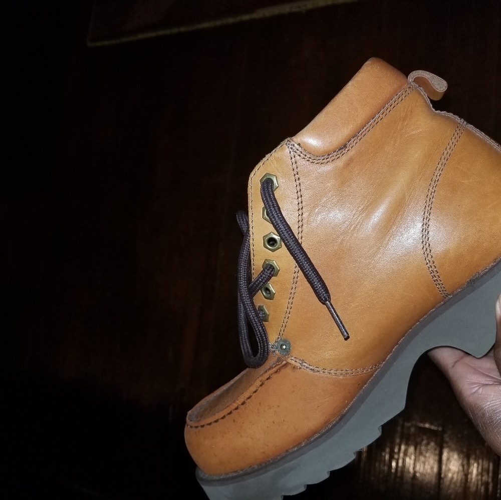Boots - Picture 4 of 4